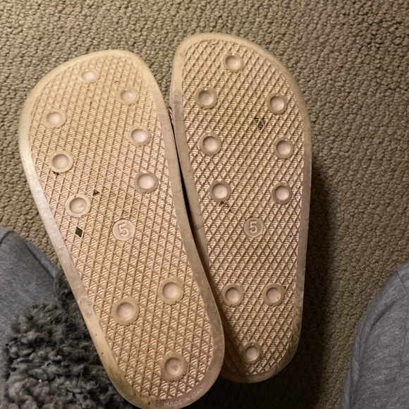 Pink adidas slides - Picture 2 of 4